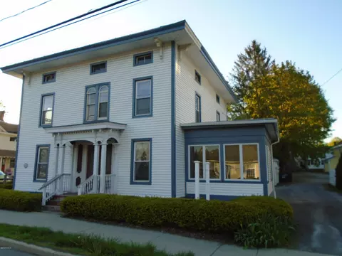 32 Park St, Lee, MA 01238 photo 3
