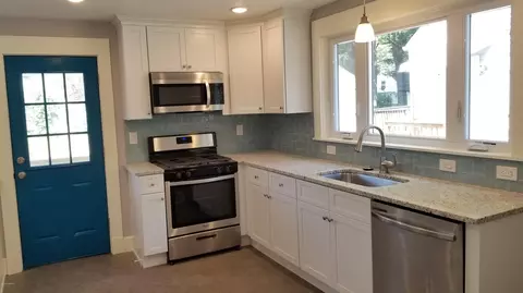 14 Bernard St, Springfield, MA 01109 photo 4