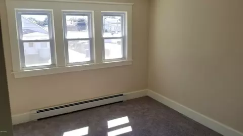 14 Bernard St, Springfield, MA 01109 photo 8