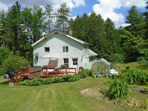 80 3rd St, Lee, MA 01238 photo 3