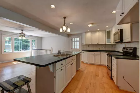 130 Prospect St, Lee, MA 01238 photo 9
