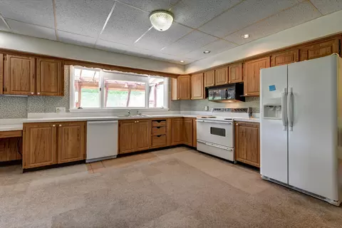 800 Pleasant St, Lee, MA 01238 photo 13