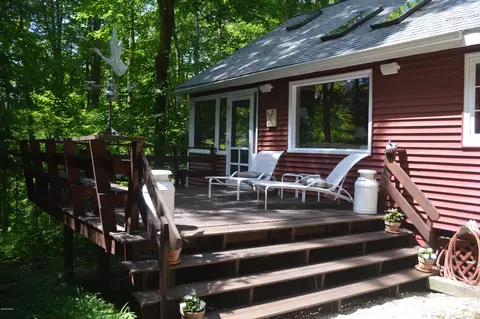 2 Massasoit Rd, Stockbridge, MA 01262 photo 3