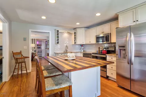 63 E Center St, Lee, MA 01238 photo 9