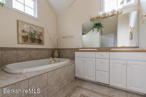 3 Gleneagles Dr, Lenox, MA 01240 photo 30