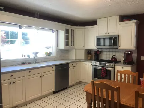 35 George St, Lee, MA 01238 photo 5