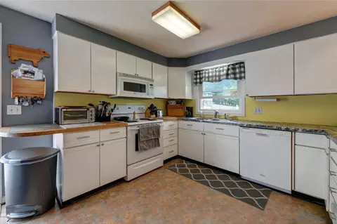 30 Pine Ridge Dr, Lee, MA 01238 photo 9