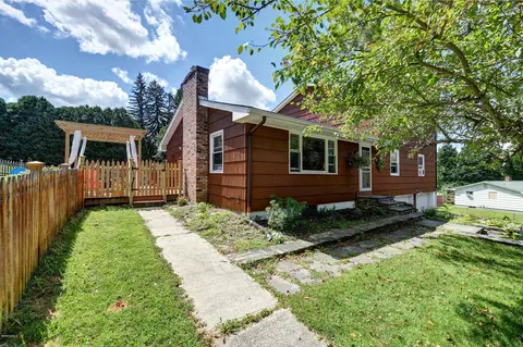 30 Pine Ridge Dr, Lee, MA 01238 photo 2