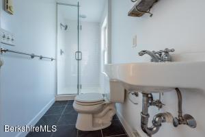 62 High St, Lee, MA 01238 photo 18
