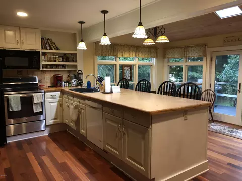 15 Lander Rd, Lee, MA 01238 photo 2