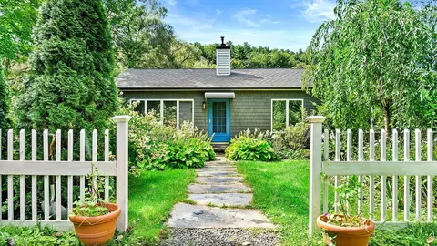 90 E Main St, Stockbridge, MA 01262 photo 1
