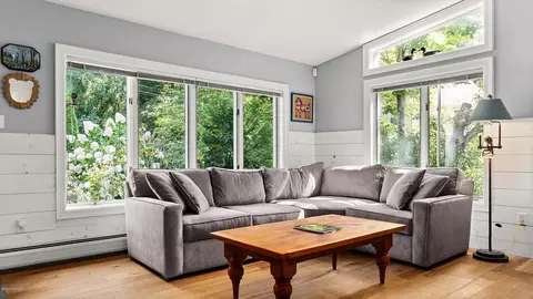 90 E Main St, Stockbridge, MA 01262 photo 3