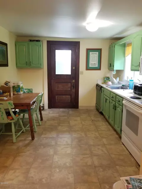 169 High St, Lee, MA 01238 photo 5