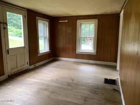 30 Chestnut St, Lee, MA 01238 photo 18