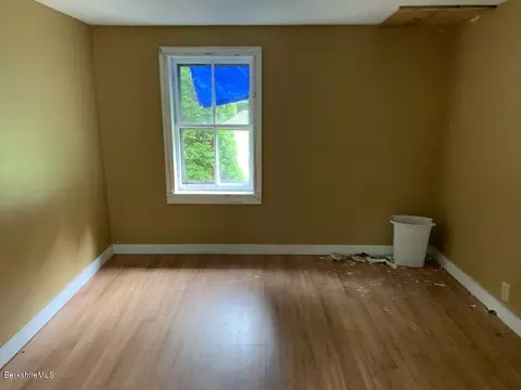 30 Chestnut St, Lee, MA 01238 photo 17