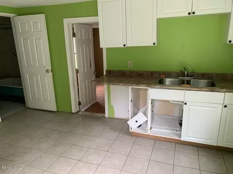 30 Chestnut St, Lee, MA 01238 photo 10