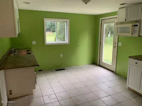 30 Chestnut St, Lee, MA 01238 photo 12