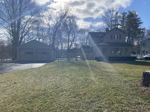 21 Elm St, Lenox, MA 01240 photo 2