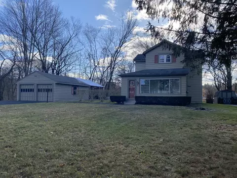 21 Elm St, Lenox, MA 01240 photo 1