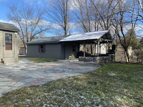 21 Elm St, Lenox, MA 01240 photo 4