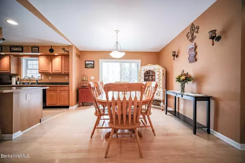 9 Cactus St, Sheffield, MA 01257 photo 5