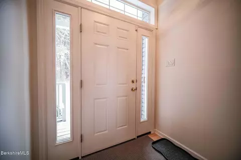 9 Cactus St, Sheffield, MA 01257 photo 3