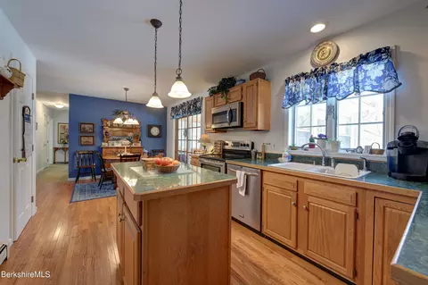 20 Parkview Ter, Lee, MA 01238 photo 14