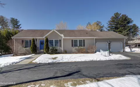 20 Parkview Ter, Lee, MA 01238 photo 1