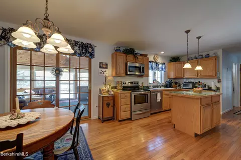 20 Parkview Ter, Lee, MA 01238 photo 11