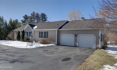 20 Parkview Ter, Lee, MA 01238 photo 2