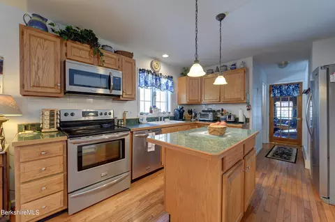 20 Parkview Ter, Lee, MA 01238 photo 12