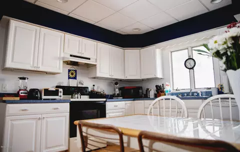 176 Main St, Lee, MA 01238 photo 9