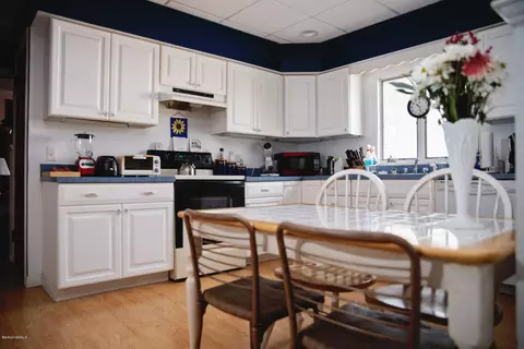 176 Main St, Lee, MA 01238 photo 10