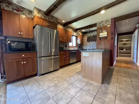 636 Silver St, Sheffield, MA 01257 photo 2
