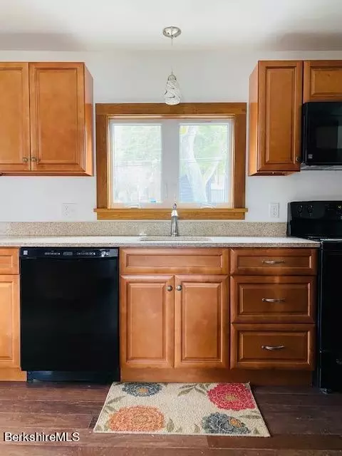 25 Cone Ave, Lee, MA 01238 photo 6