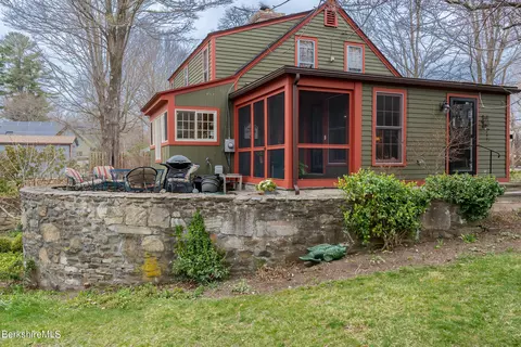 24 Maple Ave, Sheffield, MA 01257 photo 5