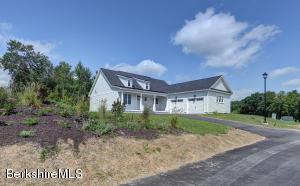7 Golf View Dr, Lenox, MA 01240