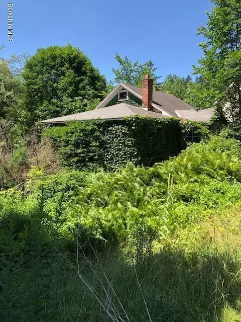 94 E Main St, Stockbridge, MA 01262 photo 1