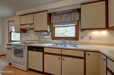 390 Spring St, Lee, MA 01238 photo 8