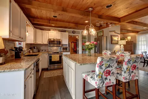 100 Highfield Dr, Lee, MA 01238 photo 10