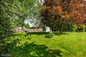 54 Roberta Rd, Pittsfield, MA 01201 photo 4