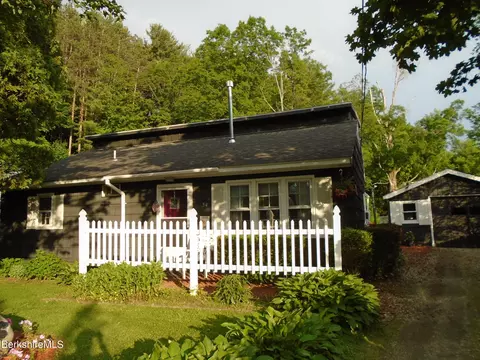 30 Olive St, Lee, MA 01238 photo 1