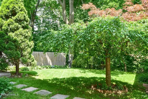 20 Stearns Ter, Chicopee, MA 01013 photo 7