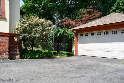 20 Stearns Ter, Chicopee, MA 01013 photo 4