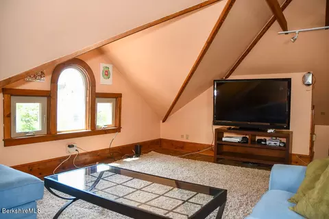 20 Stearns Ter, Chicopee, MA 01013 photo 35