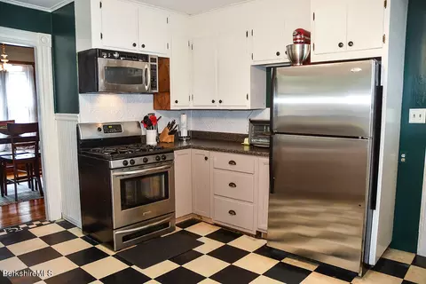 20 Stearns Ter, Chicopee, MA 01013 photo 15