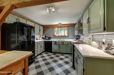 305 S Undermountain Rd, Sheffield, MA 01257 photo 5