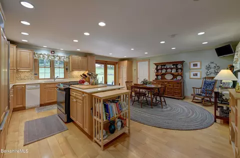 30 Maritta Ave, Lee, MA 01238 photo 9