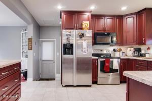 32 Nancy Ave, Pittsfield, MA 01201 photo 7