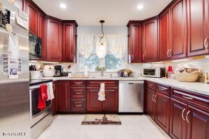 32 Nancy Ave, Pittsfield, MA 01201 photo 17